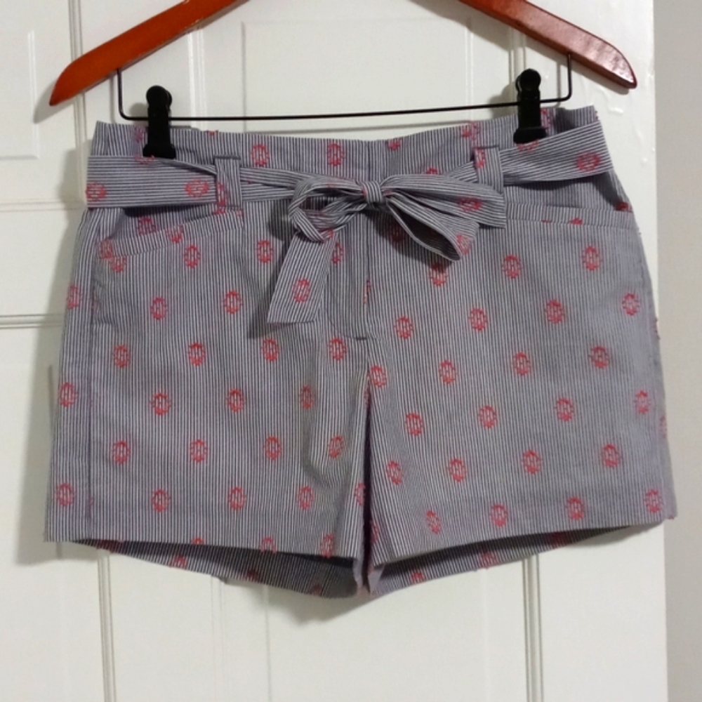 🆕 💋LOFT💋 - Striped Embroidered Belted Shorts